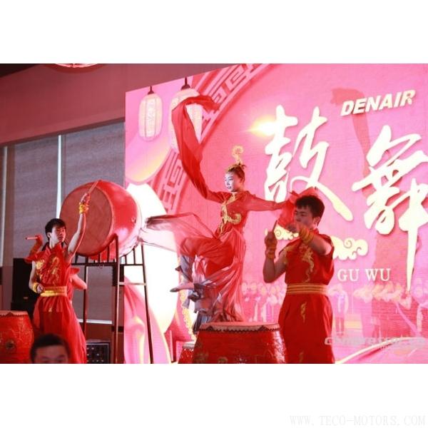 【壓縮機】“品牌路 重啟航 共奮發(fā)”德耐爾2018年新春晚會成功舉行 行業(yè)資訊 第2張 【壓縮機】“品牌路 重啟航 共奮發(fā)”德耐爾2018年新春晚會成功舉行 行業(yè)資訊 第2張